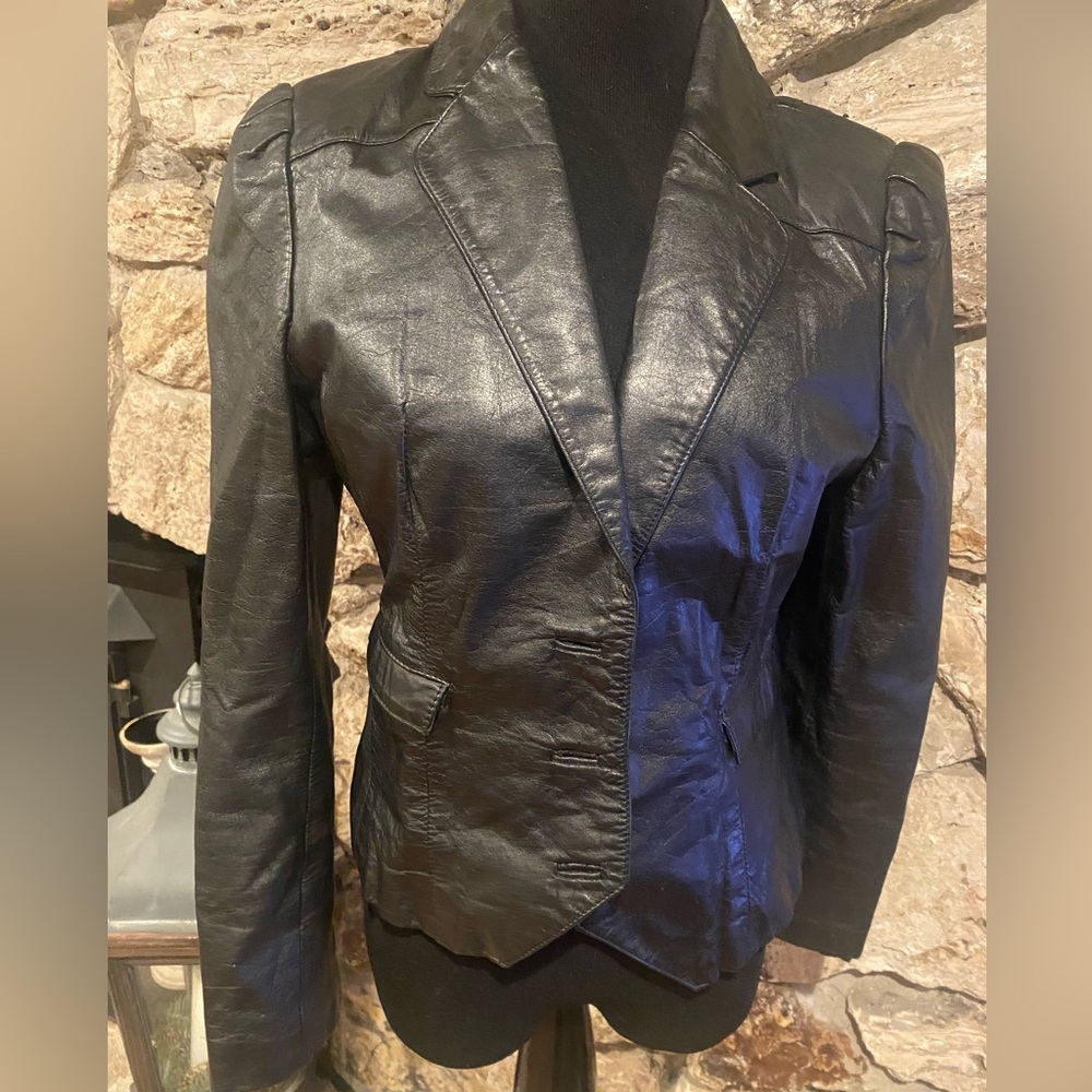 4/$10 Vintage Weekend Edition sz XS fitted black leather jacket